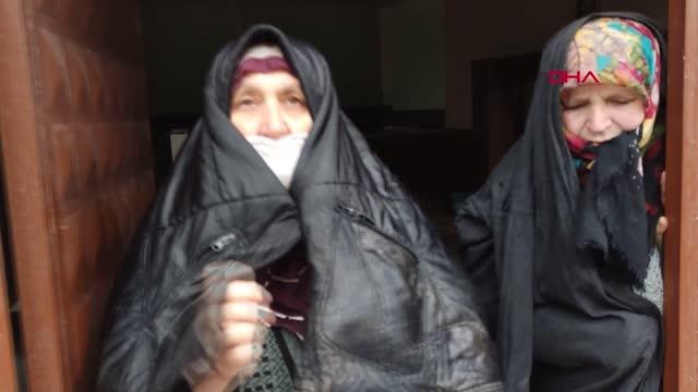 BURSA TIR, önce elektrik direğine ardından yol kenarındaki evin duvarına çarptı