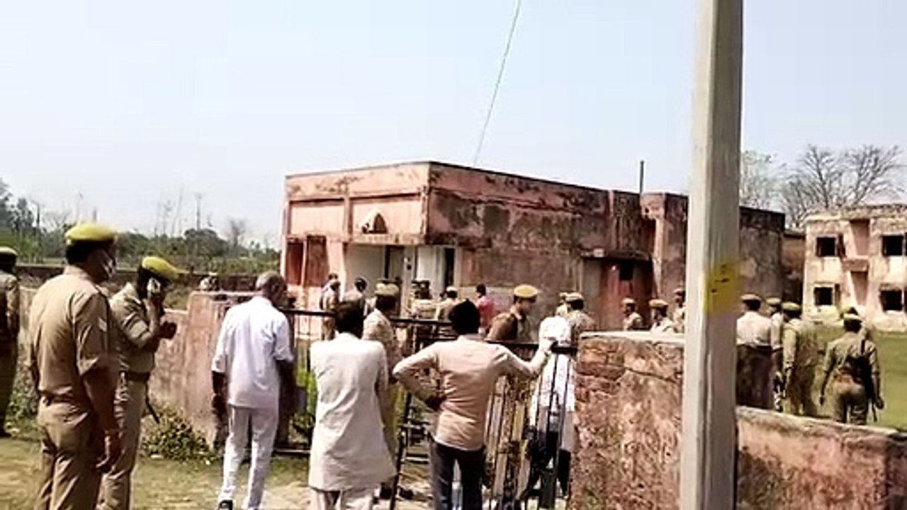 फार्मासिस्ट और उसकी पत्नी गिरफ्तार, दो पुलिस कर्मी भी निलंबित