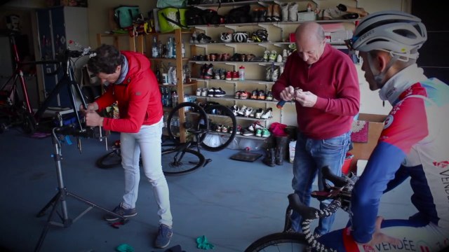 Le Mag Cyclism'Actu - Thomas Bonnet rend visite à Sylvain Chavanel après sa 1ère victoire en Élites : Suivre les traces de Sylvain Chavanel