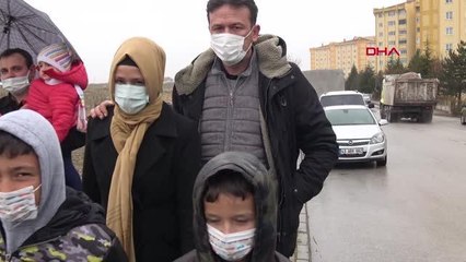 KÜTAHYA Köpeklerle oynayan 3 çocuğa tırmıkla saldıran hemşire tutuklandı-TEKRAR