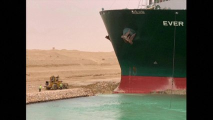 Un immense porte-conteneurs bloque le canal de Suez, le trafic interrompu