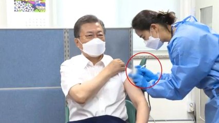 '주사 바꿔치기 의혹'?...대통령 백신 접종 장면 / YTN