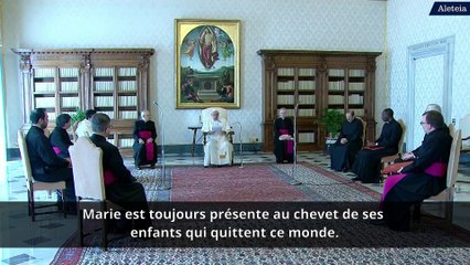 "Marie est présente en ce temps de pandémie", affirme le pape François