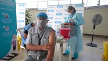 La vacuna de Pfizer produce efecto de alegría inmediato en un peruano de 85 años