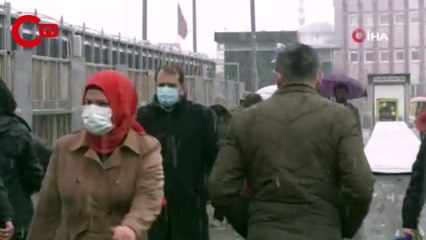 İstanbul'da lapa lapa kar yağışı