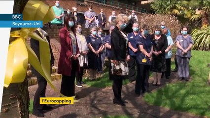 Eurozapping : hommage aux victimes du Covid-19 au Royaume-Uni ; le Danemark vaccine les plus de 50 ans