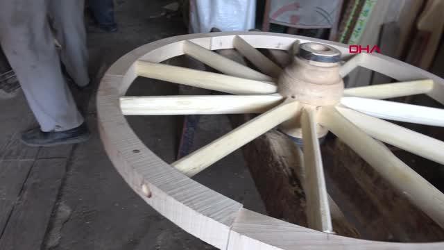 AFYONKARAHİSAR Babasından öğrendiği at arabacılığı mesleğini yaşatmaya çalışıyor