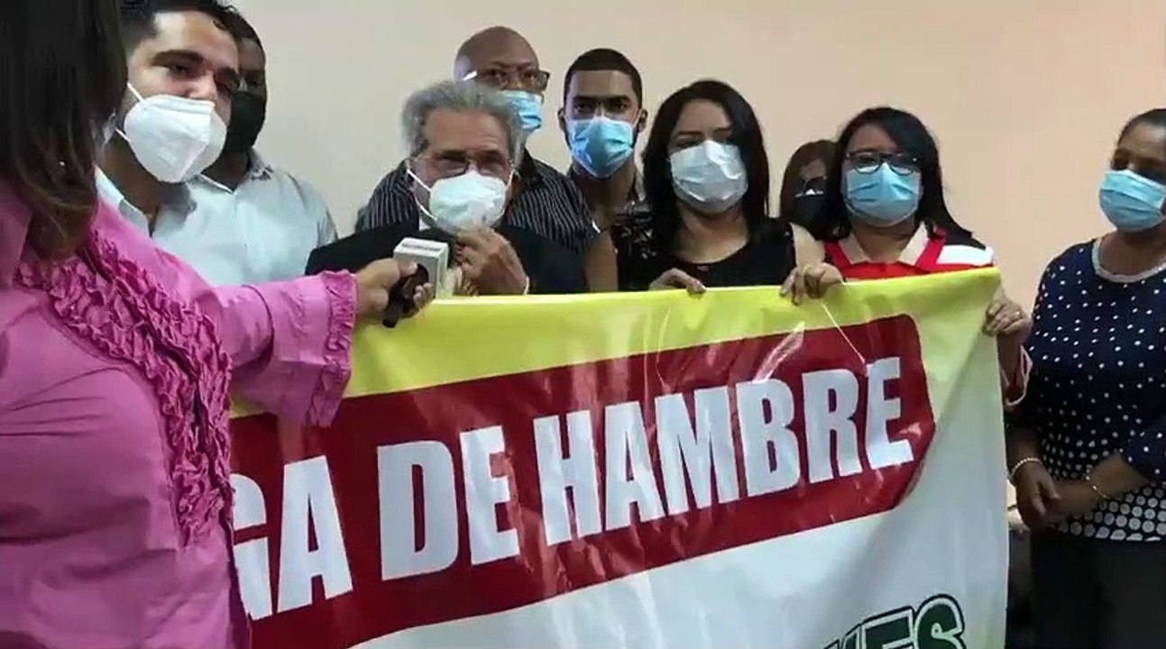 Waldo Ariel Suero, apostado en Salud Pública junto a médicos; declaran huelga de hambre