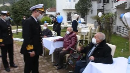 Aksaz Deniz Üs Komutanlığı Orkestrası huzurevi sakinleri için çaldı