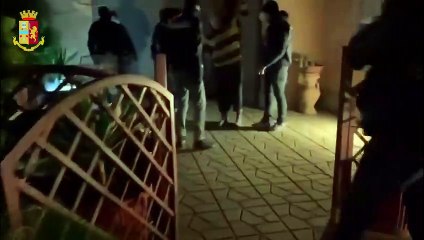 Скачать видео: Roma - 'Ndrangheta e usura 5 arresti nella cosca Piromalli (23.03.21)