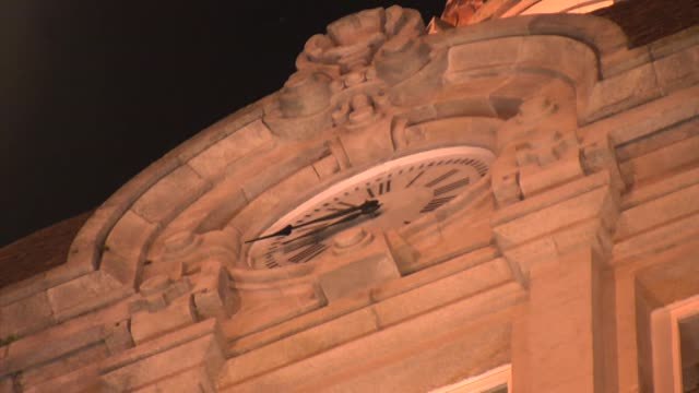 El reloj del Ayuntamiento de A Coruña quita el sueño a los vecinos