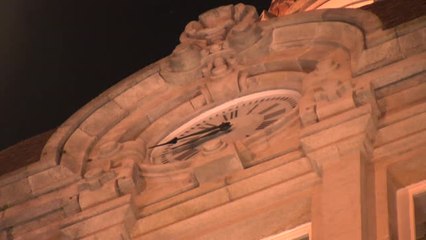 El reloj del Ayuntamiento de A Coruña quita el sueño a los vecinos
