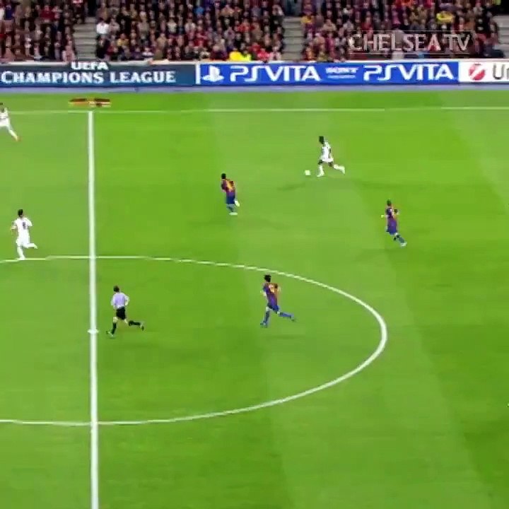 Bàn thắng của Ramires vào lưới Barcelona