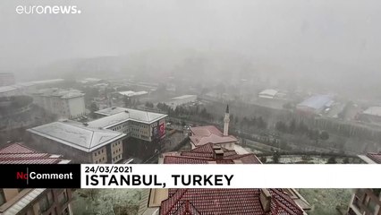 Snow flurries coat Istanbul in blanket of white
