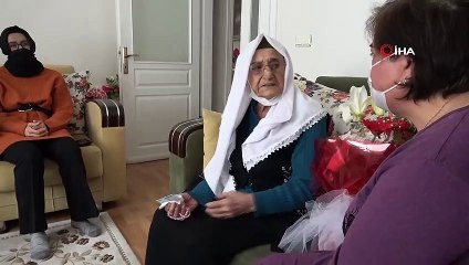 Korona Virüs 119 Yaşındaki ‘Şeker Nine'yi Teğet Geçti