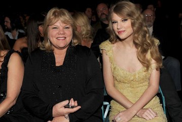 Taylor Swift and Her Mom Give $50,000 to Mother of 5 Who Lost Her Husband to COVID-19
