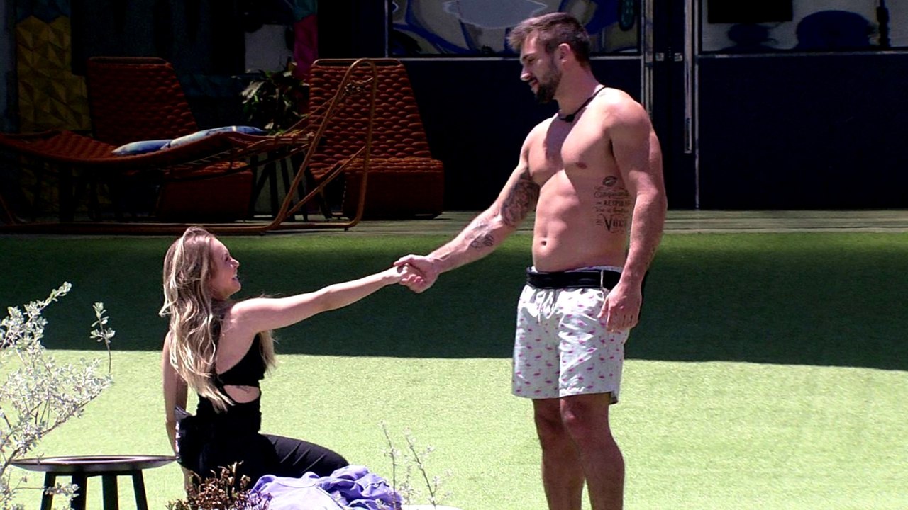 BBB 21: Ana Maria Braga Questiona Carla Diaz Sobre Arthur, e Carla afirma que Sarah Não "Rende"