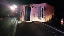 Caminhão tomba na BR-163, perto do Contorno Oeste