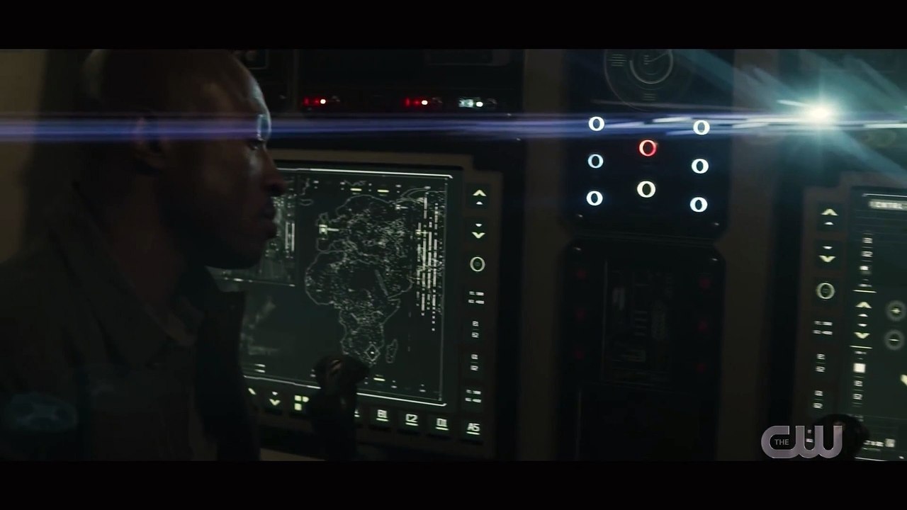 Superman & Lois 1x05 - Clip from Season 1 Episode 5 - Superman Tries To Stop Derek Powell