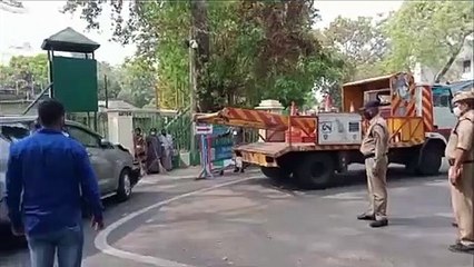 అసెంబ్లీ గేట్‌ని ఢీకొట్టిన వాణి దేవి కారు