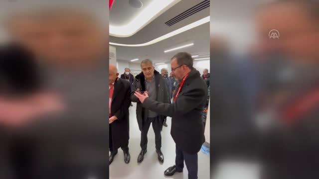 (TEKRAR) İSTANBUL - Cumhurbaşkanı Erdoğan A Milli Futbol Takımı'nı tebrik etti