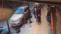 Otomobilin çarptığı kadın metrelerce savruldu