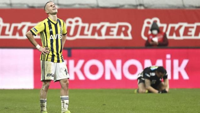 Yunanistan Milli Takım kampında sakatlanan Dimitrios Pelkas, İspanya maçının kadrosundan çıkarıldı