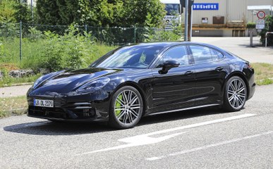 Il touchait le RSA tout en roulant dans une Porsche à 100000€