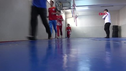 HAKKARİ Yüksekovalı kızlar wushu öğreniyor