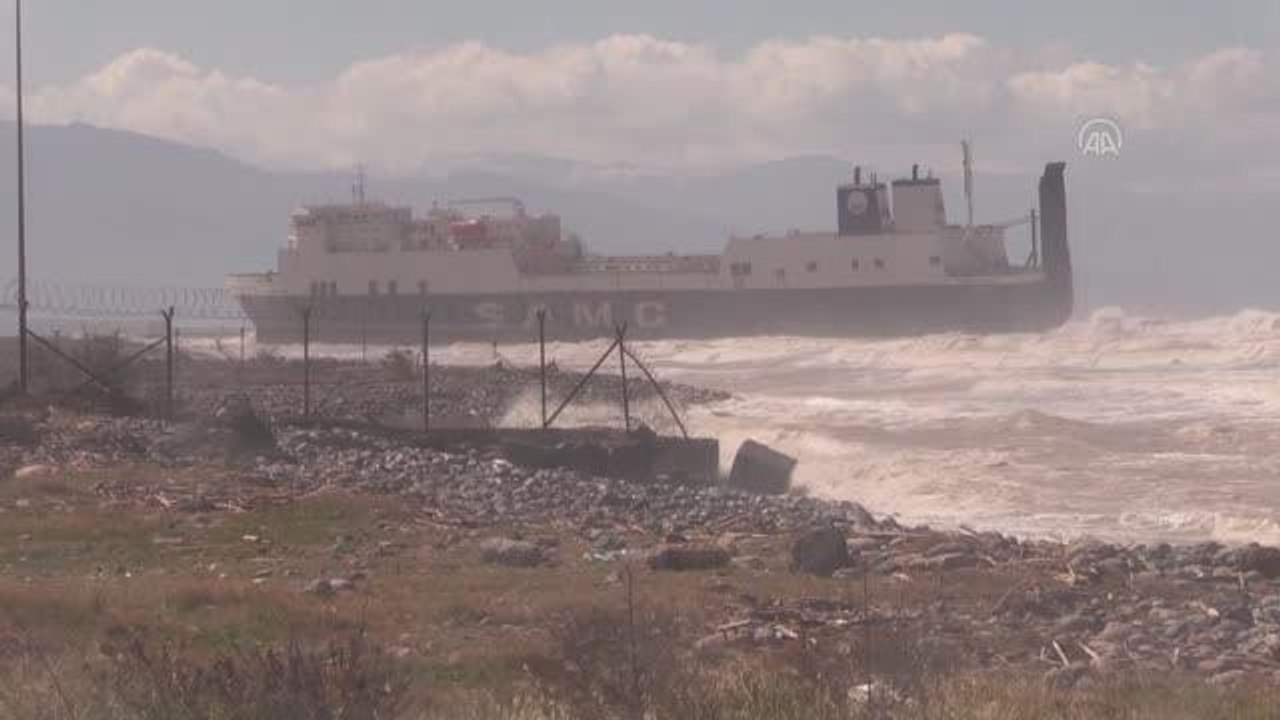 İskenderun Körfezi'nde 8 yıldır demirli bulunan...