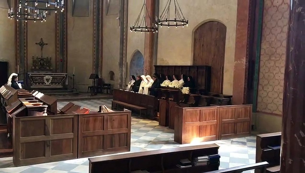 Les soeurs cisterciennes de Ste Marie prient en chantant