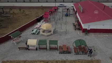 Erciş Belediyesi bünyesinde kurulan atölyede atıl malzemeler değerlendiriliyor