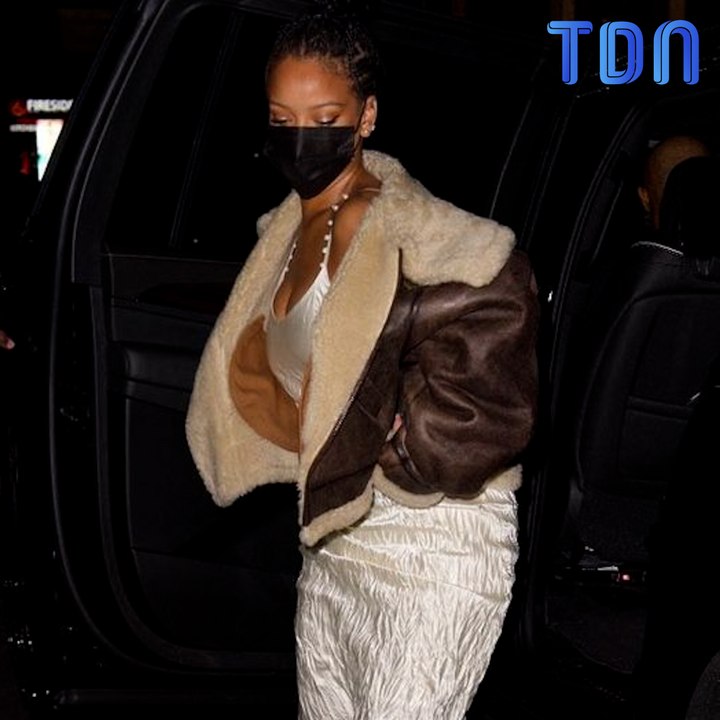 Rihanna s’affiche en tenue légère et sans "rien" sous la robe