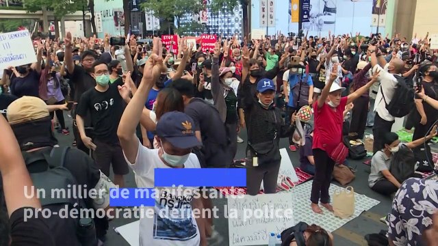 Thaïlande: un millier de manifestants pro-démocratie défient la police à Bangkok