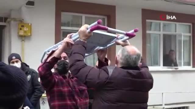 Akla gelmeyen başa geldi: Kafasına demir merdiven saplandı