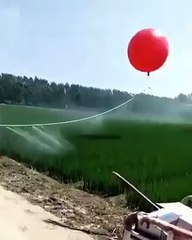 Uçan balonlarla tarla ilaçlama