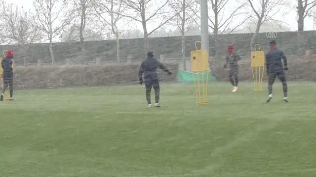 Kayserispor Teknik Direktörü Hamzaoğlu: Türk futbolu, milli takımlar ve oyuncular bazında ileriye doğru gidiyor