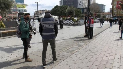 Son dakika haberi: Esenyurt'ta yabancı uyruklulara kimlik kontrolü.... Hatıra pozu verirken denetime takıldı