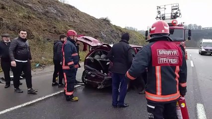 D650 karayolunda kontrolden çıkan otomobil bariyerlere çarptı: 2 yaralı