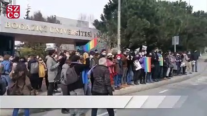 Video herunterladen: Boğaziçi Üniversitesi önünde gerginlik: Polis müdahale etti, gözaltılar var