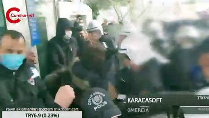 Boğaziçi'nde polisin bir kadın öğrenciyi saçından tutup çektiği anlar kameraya böyle yansıdı