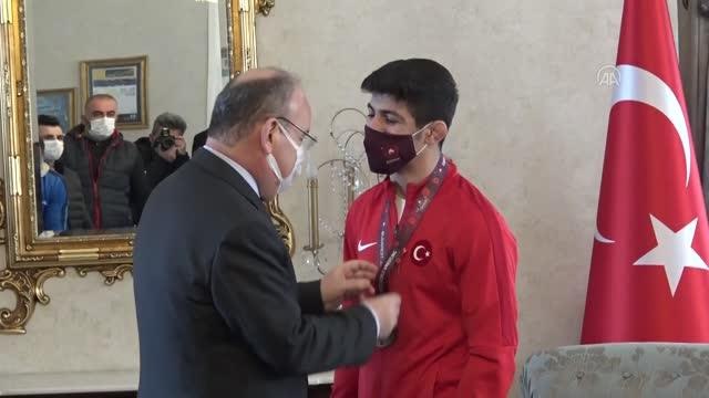 Olimpiyat kotası alan milli sporcu Kerem Kamal, efsane güreşçi olarak anılmak istiyor