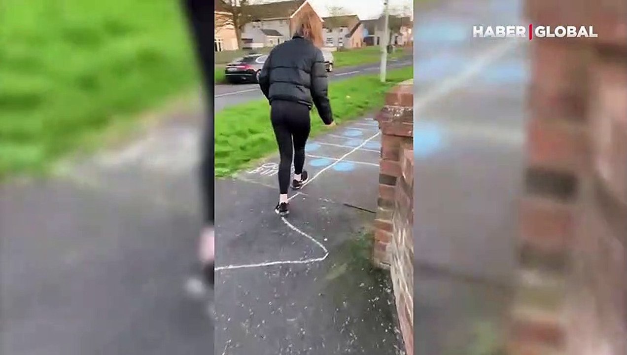 Daha önce böyle seksek oyunu görmediniz! Seksek oynayarak nasıl formda kalınır?