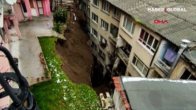 Bursa Osmangazi'de apartmanın istinat duvarı çöktü bina tahliye edildi: İtfaiye, polis ve AFAD ekipleri sevk edildi