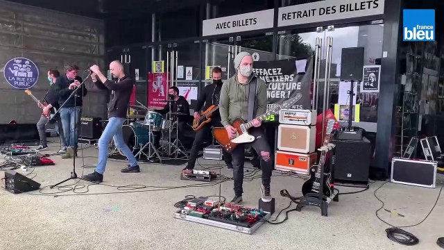 Le groupe de rock celtique a fait le show devant le Quartz à Brest