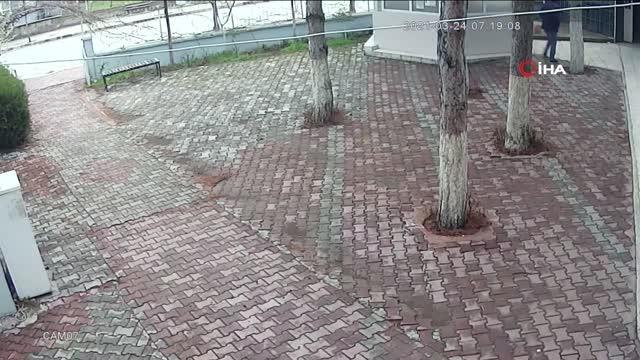 Muslukları çalan hırsızlara imamdan sitem dolu not Allah için muslukları yerinden sökme, ihtiyacın varsa karşılayalım