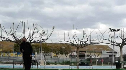 José Gómez jugando a la petanca