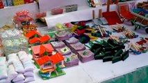 Deseos contra el covid-19 entre las miniaturas del mercado de Alasitas en La Paz