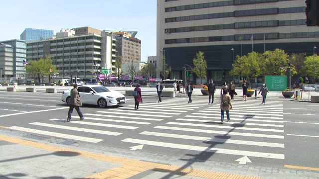[날씨] 출근길 쌀쌀, 서쪽 짙은 안개...한낮 올봄 가장 포근 / YTN