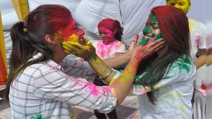 Holi 2021: होली पर रंग खेलने के लिए पुराने कपड़े पहनने से पहले जरूर ध्यान रखें ये बात । Boldsky